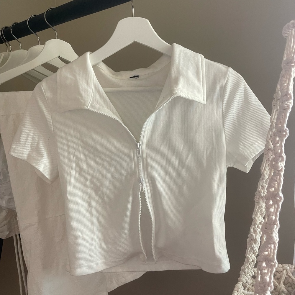 White adjustable zip crop top